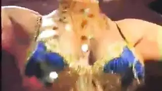 من الرقص إلى البلعم العميق على المنصة