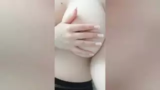 ماراثون جماع شروق الشمس: عارضة عارية ذات أثداء ضخمة تحصل على قذف داخلي