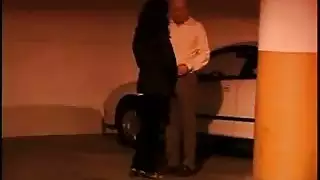 بنت تخلي يده بزاز رجل