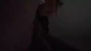 راقصة مجنونة تُربط وتُمارس الجنس في مشهد إباحي