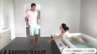 سكس فحل ينيك زوجت اخيه المحجبه صحبت اطيز الفخر