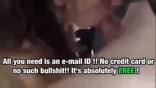 فرية الفتاة السمراء الشابة منقوعة وجاهزة