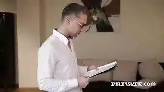 امراه ناضجه في الحمام فى