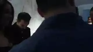 جنس جماعي في الخزانة: هذه البنات تحب القضيب