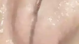يجري ربط الفرخ الياباني الحلو وإذلال، لأن سيدها يريد أن يسمع صراخها