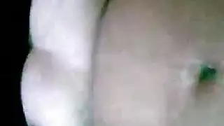 القضيب الكبير لصديقها يمددها