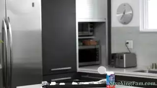 ملكة مص القضيب الماهرة تأخذ قضيبي عميقاً في فمها
