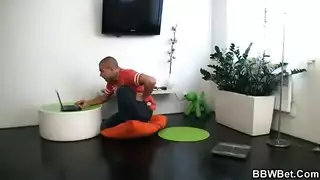 فتاة كبيرة تحصل على دعوة للجنس