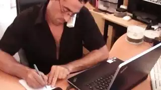 فكاهة صعبة: مماثلة المنزل بعمود جانبي