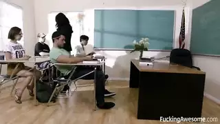 انتقام جنسي: طالب ينك معلمته في فيلم إكس إكس إكس علني