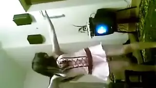 بنت مصريه ترقص