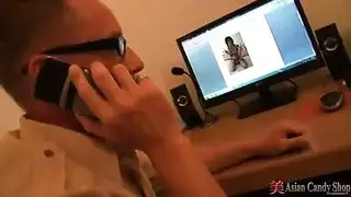 مشهد آسيوي محظور مع الأخ