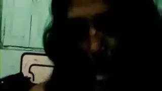 يحب عندما ألعب مع قضيبي