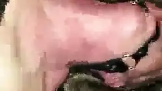 يخلع ملابسها داخليه وينيكها بقوه