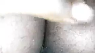 أسود: تفريش كسها الضيق لقضيب ضخم