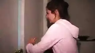 مبدع أردني يملأ فمها بالسائل المنوي في فيديو صريح