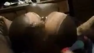 صديقة سمراء تمص بعمق قبل وضعية كلابية قاسية