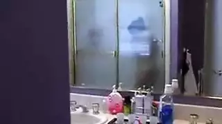 الملف تقذف نشوتها