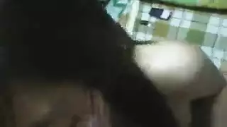 جميلات آسيويات يعبدن القضيب بأفواههن