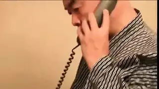 الرجل الناضج يمارس الجنس مع فتاة مراهقة ضيقة بعد احتفالات الميلاد