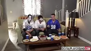 اب مولع يغوي بنته