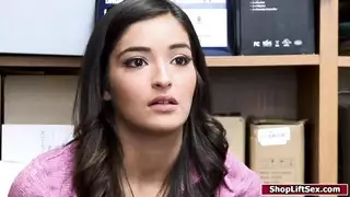 مداعبة مهبلية شديدة ودعك للبظر حتى النشوة