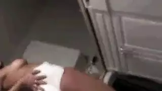 فيتش التبول المبلل ومتعة تحفيز المهبل الضيق