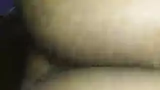تجهيز جنس جماعي عرقي: سيدة سمراء تقدم فتى أبيض لنسائها