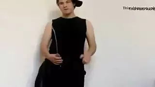 بوكاكي بول مثليّ: استمناء جماعي وانفجار بول