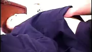 حصان يقذف فوق البنت