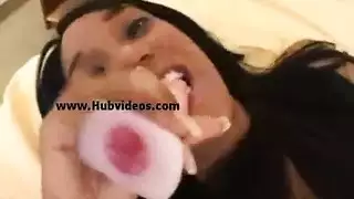 يلحس كسها تحت الدرج