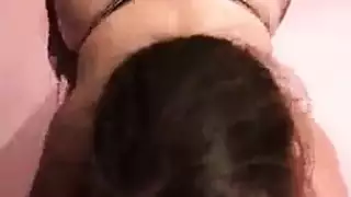 شباب يؤدون الجنس الفموي ثم يأخذونه بعمق