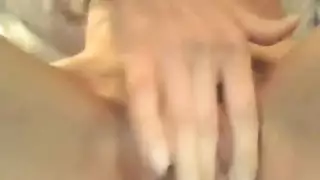 حركة فرج مشعر: هزاز على البظر المكشوف يجعلها تندفع