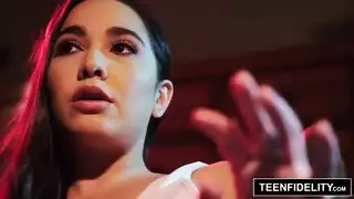 دعك وتفريش بنات عربيه مصريه