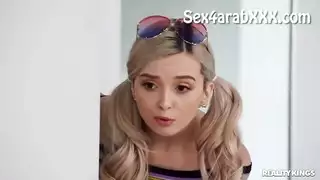 أسمر بنيك بنت صغيرة سمرا تبكي