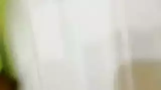 ابنها الصغير يخش عليهاا وهي بتتناك