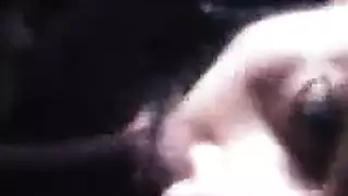 شاب مقوي العضلات بقضيب كبير يستمتع بقصة شفط من شقراء حارة