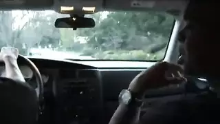 طيزها الضيق يحصل على فرك عميق وخشن في فيلم بورنو صريح