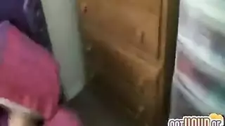 عاهرات مثلية مثيرة لعق ومقص بشدة