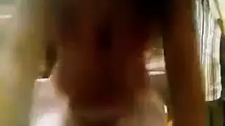 دفعات آنا الحارة تتحول إلى فعل جنسي قوي بين الأشقاء