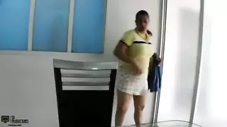 إثارة عارية تؤدي إلى ضرب عنيف