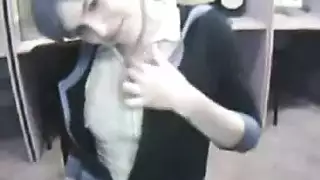 جنس قاسي في غرفة المخزن مع امرأة سمراء ساخنة