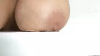 مفتون بكسها المبلل