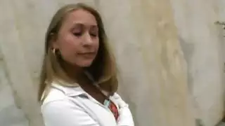 جماع جماعي في الخارج مع عاهرة صغيرة قذرة