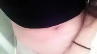 شقراء تُداعب وتُمارس معها الجنس