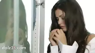 عاهرة تأخذ جنس وجه ثم تُنكح بوضعية الكلب على شجرة
