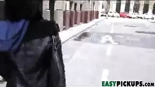 شرجي بدون واقي: رينا إليس تأخذه في مؤخرتها في حفلة جنس