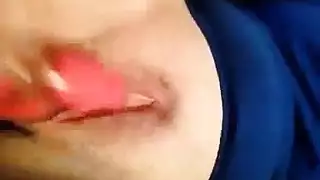 الإخلاص الشرجي: العبد يرضيها بالقضيب الاصطناعي