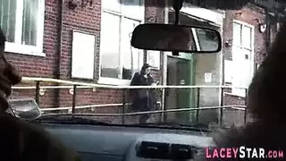 مراهقات تجلس على وجة رجل تيوق