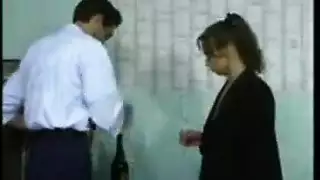 طالبة تصادف قضيب الخادم الضخم لاختراق عميق